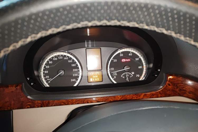 Used Mercedes-Benz Viano 2013 3.0L Hospitality Edition Instrument Cluster