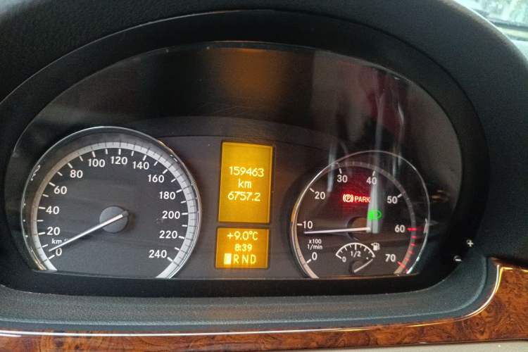Used Mercedes-Benz Viano 2013 3.0L Navigator Edition Odometer Close Up