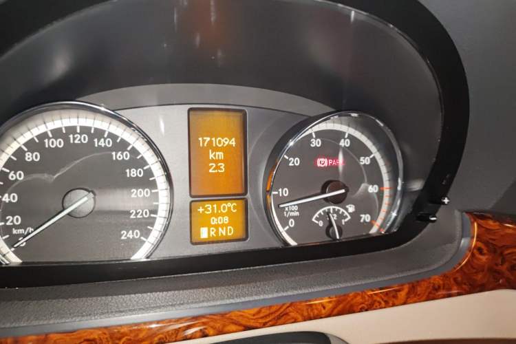Used Mercedes-Benz Viano 2013 3.0L Hospitality Edition Odometer Close Up