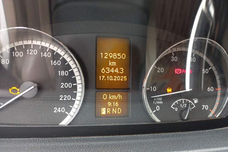 Used Mercedes-Benz Viano 2013 3.0L Comfort Edition Odometer Close Up