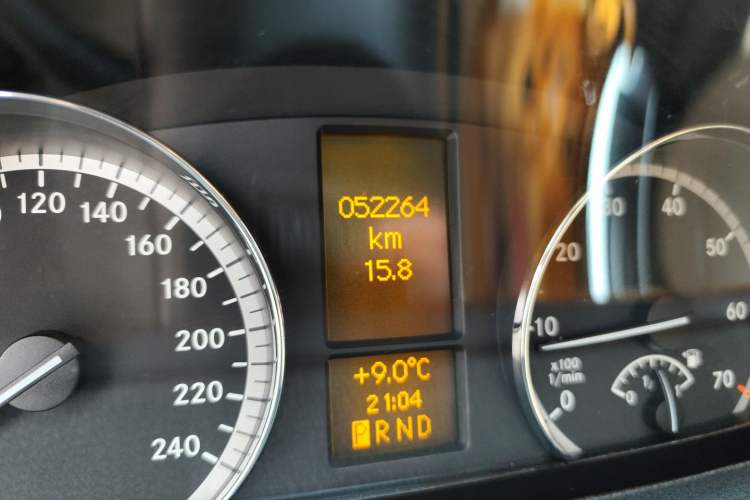 Used Mercedes-Benz Viano 2013 3.0L Comfort Edition Odometer Close Up