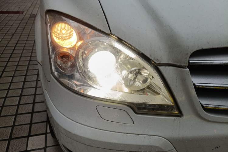 Used Mercedes-Benz Viano 2013 3.0L Navigator Edition Right Front Headlight