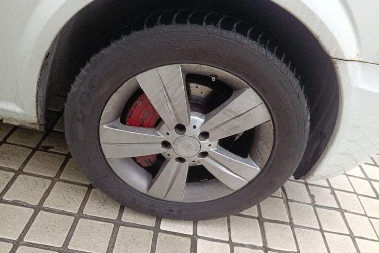 Used Mercedes-Benz Viano 2013 3.0L Navigator Edition Right Front Wheel Hub