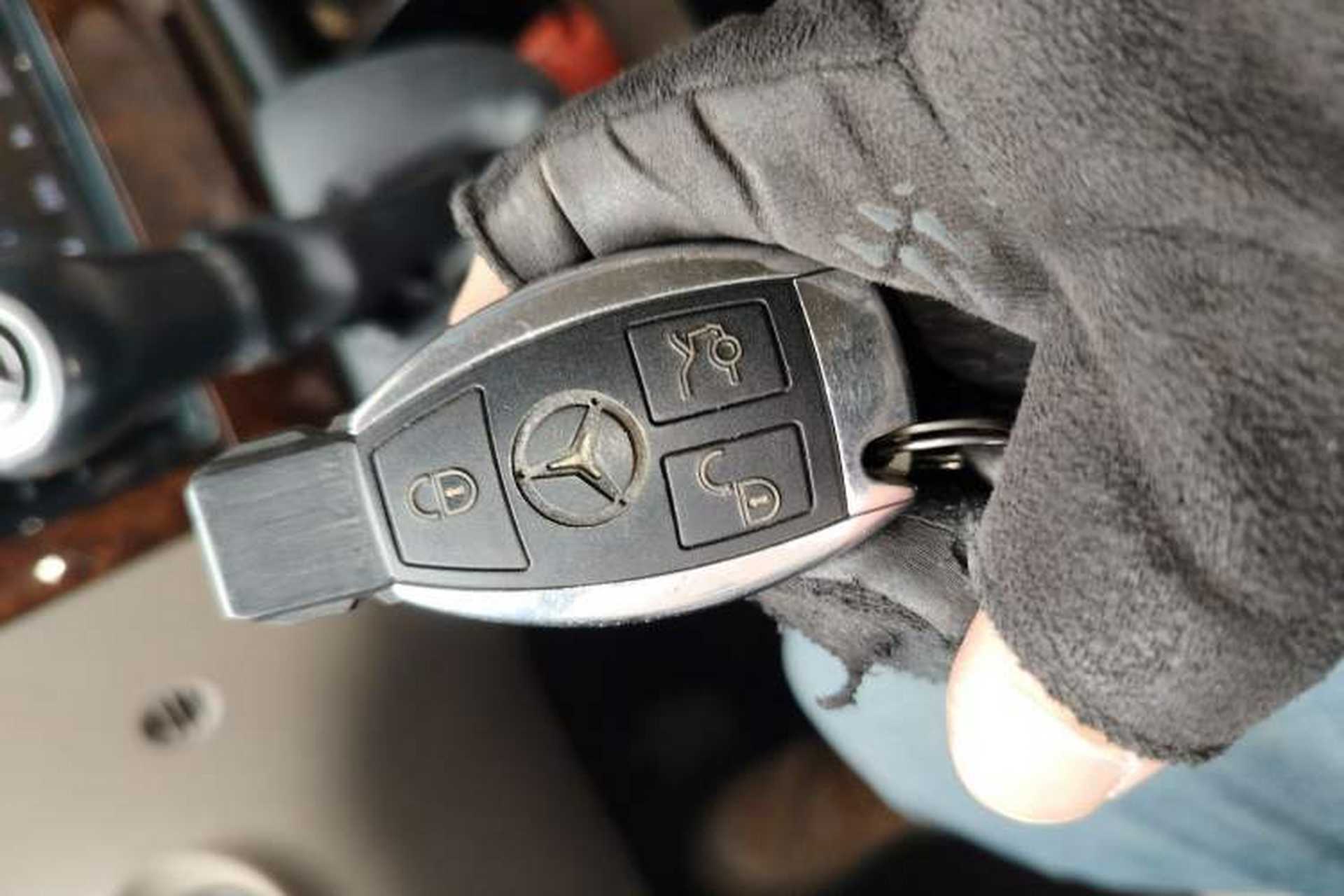 Used Mercedes-Benz Viano 2013 3.0L Comfort Edition Vehicle Key