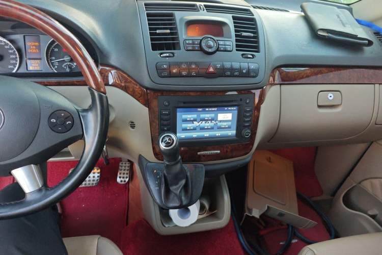 Used Mercedes-Benz Viano 2014 3.5L Premier Edition Audio And AC Panel