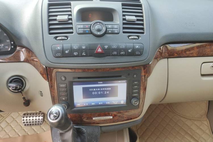 Used Mercedes-Benz Viano 2014 3.5L Premier Edition Audio And AC Panel