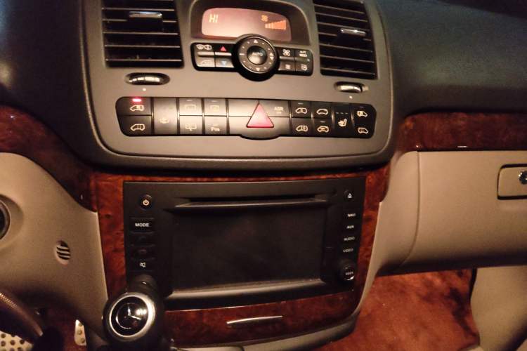 Used Mercedes-Benz Viano 2014 3.5L Premier Edition Audio And AC Panel