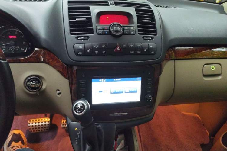 Used Mercedes-Benz Viano 2014 3.5L Premier Edition Audio And AC Panel