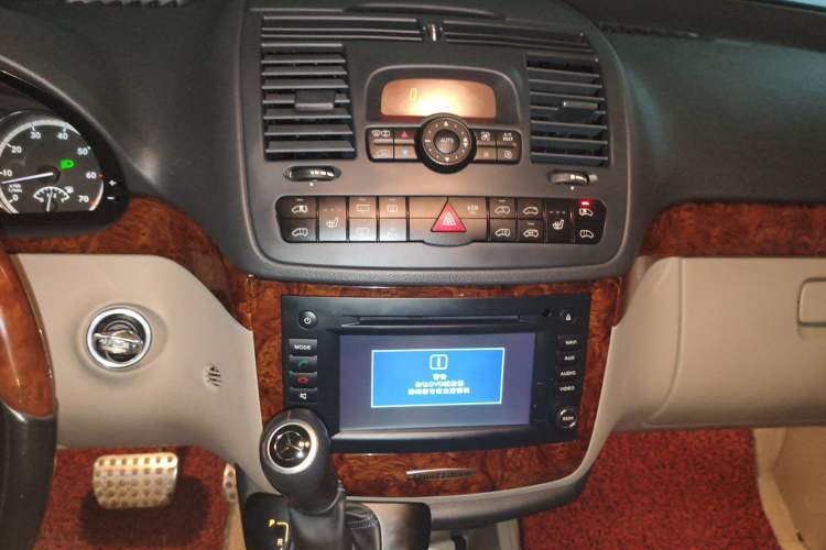 Used Mercedes-Benz Viano 2014 3.5L Premier Edition Audio And AC Panel