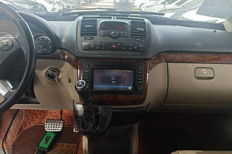 Used Mercedes-Benz Viano 2014 3.5L Premier Edition Audio And AC Panel