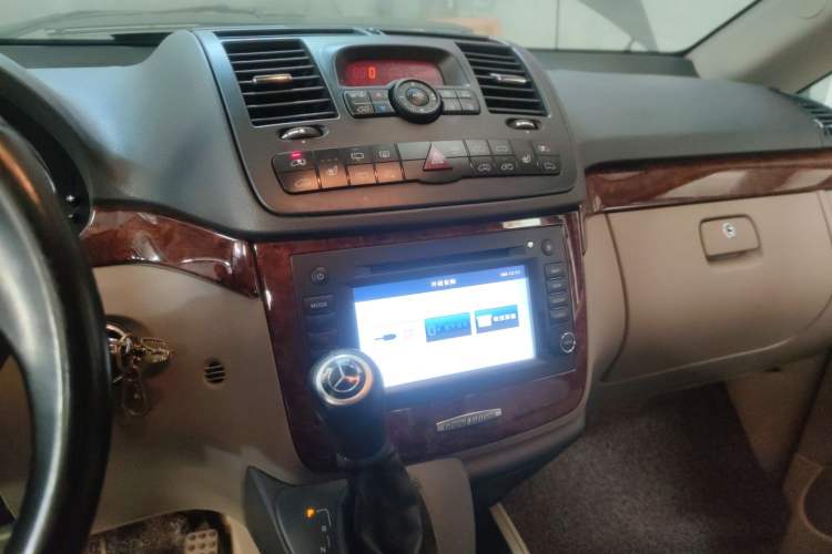 Used Mercedes-Benz Viano 2014 3.5L Premier Edition Audio And AC Panel