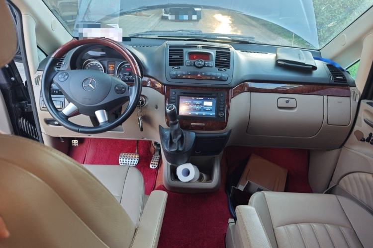 Used Mercedes-Benz Viano 2014 3.5L Premier Edition Center Console