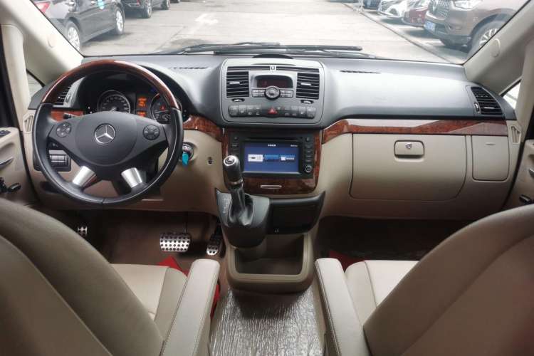 Used Mercedes-Benz Viano 2014 3.5L Premier Edition Center Console