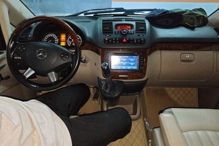 Used Mercedes-Benz Viano 2014 3.5L Premier Edition Center Console