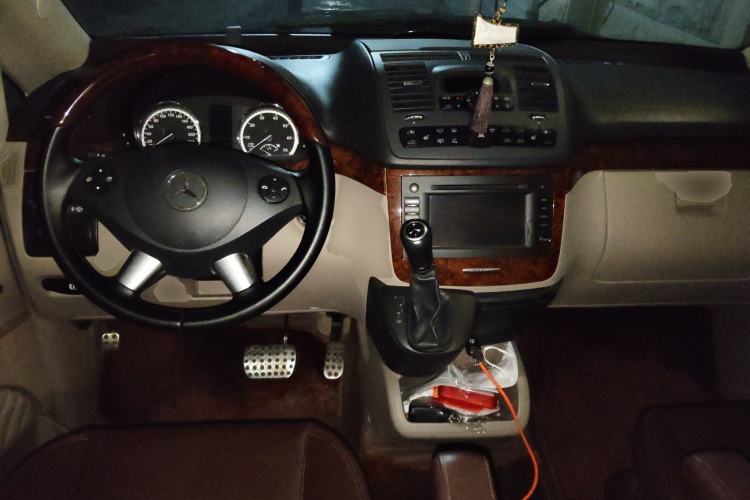 Used Mercedes-Benz Viano 2014 3.5L Premier Edition Center Console