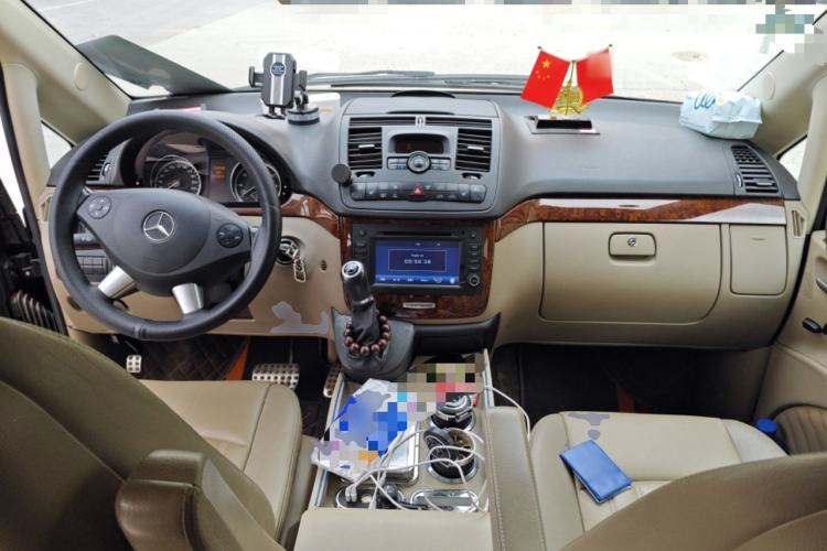 Used Mercedes-Benz Viano 2014 3.5L Premier Edition Center Console