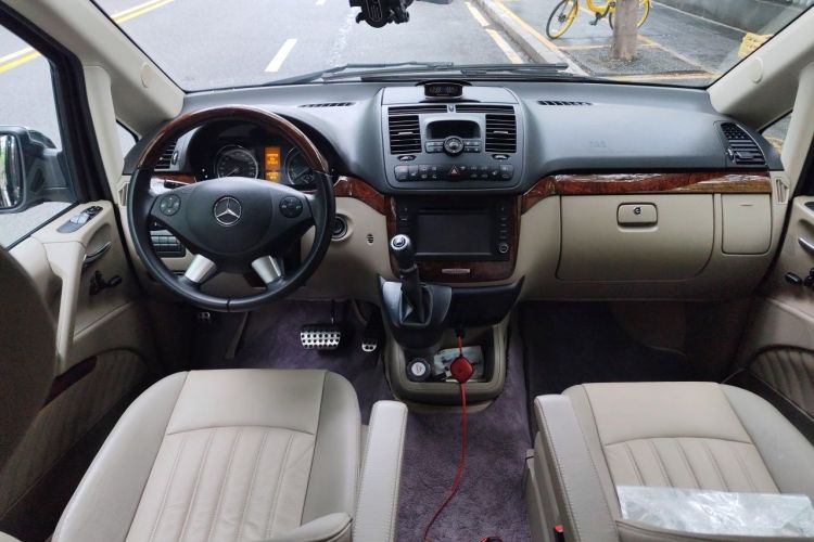 Used Mercedes-Benz Viano 2014 3.5L Premier Edition Center Console