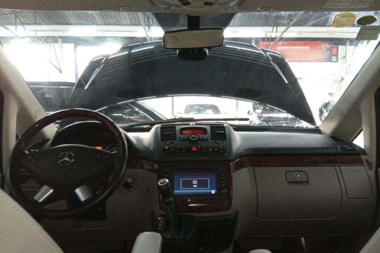 Used Mercedes-Benz Viano 2014 3.5L Premier Edition Center Console