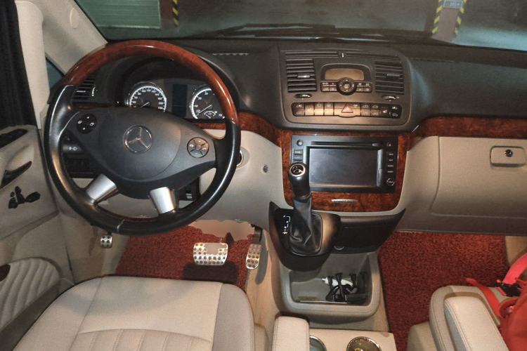 Used Mercedes-Benz Viano 2014 3.5L Premier Edition Center Console