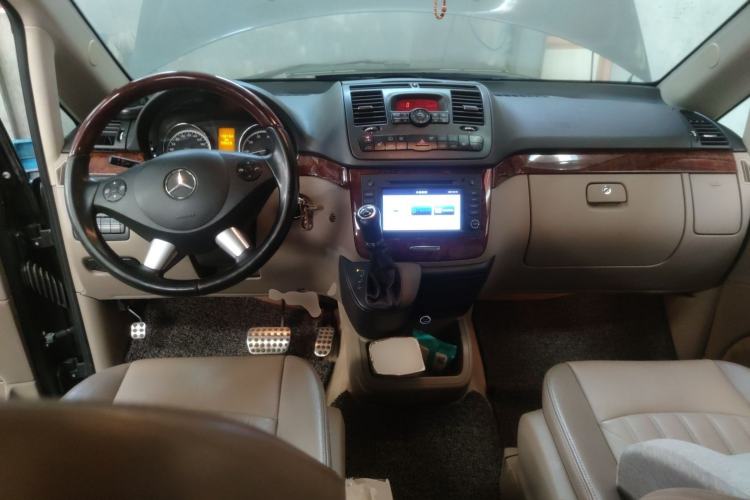 Used Mercedes-Benz Viano 2014 3.5L Premier Edition Center Console