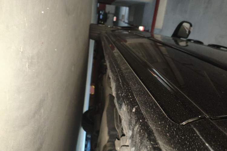 Used Mercedes-Benz Viano 2014 3.5L Premier Edition Chassis Rear Left