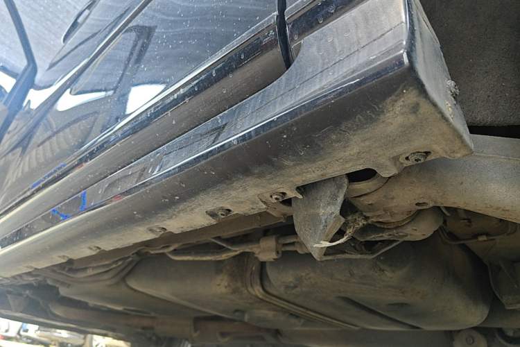 Used Mercedes-Benz Viano 2014 3.5L Premier Edition Chassis Rear Left