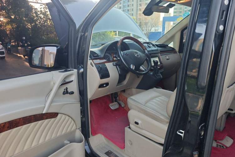 Used Mercedes-Benz Viano 2014 3.5L Premier Edition Driver Seat
