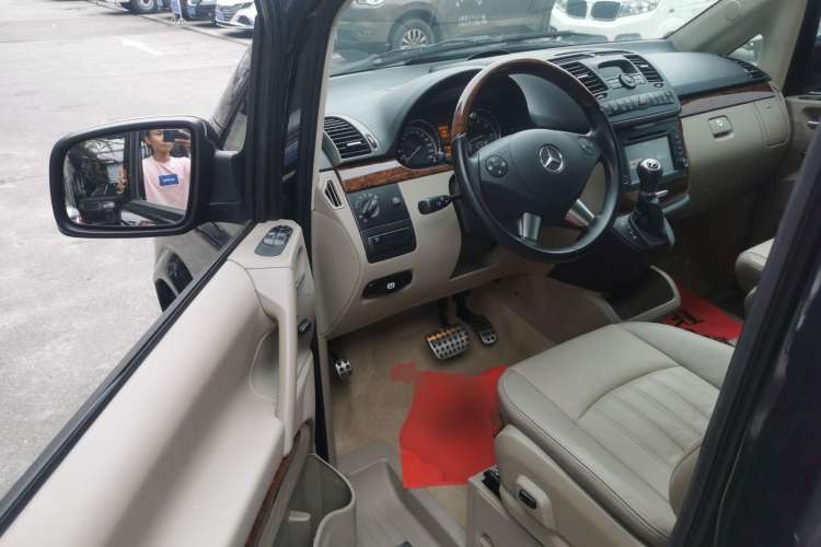 Used Mercedes-Benz Viano 2014 3.5L Premier Edition Driver Seat
