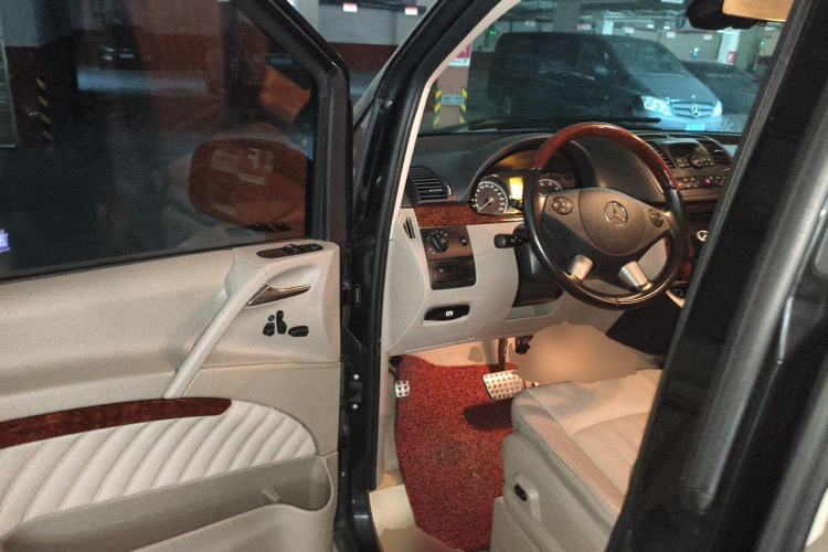 Used Mercedes-Benz Viano 2014 3.5L Premier Edition Driver Seat