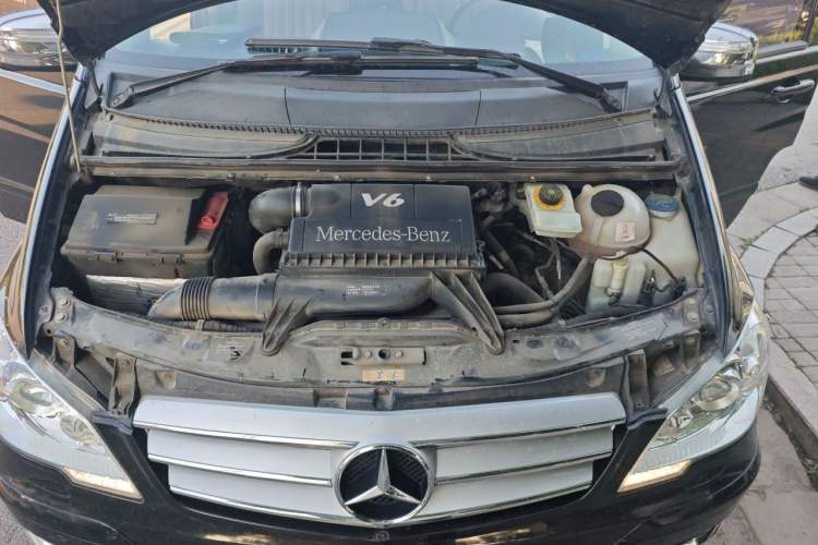 Used Mercedes-Benz Viano 2014 3.5L Premier Edition Engine Bay