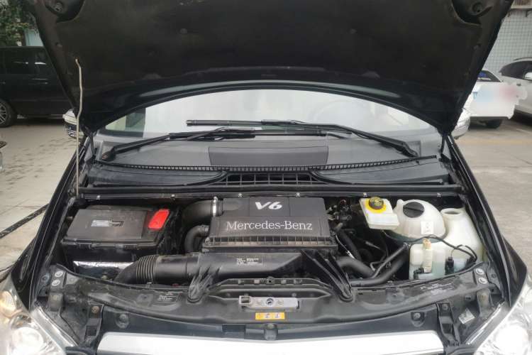 Used Mercedes-Benz Viano 2014 3.5L Premier Edition Engine Bay