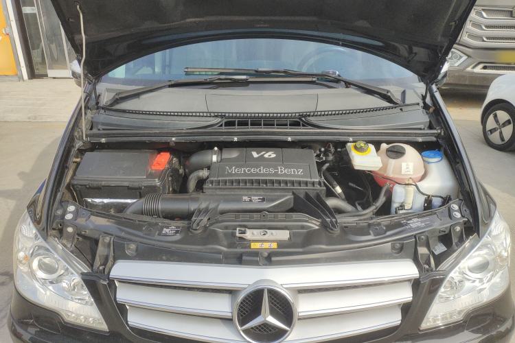 Used Mercedes-Benz Viano 2014 3.5L Premier Edition Engine Bay