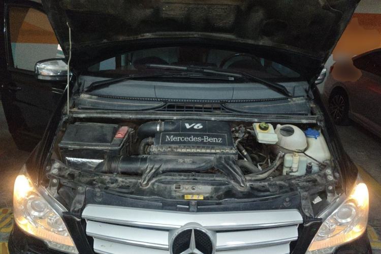 Used Mercedes-Benz Viano 2014 3.5L Premier Edition Engine Bay