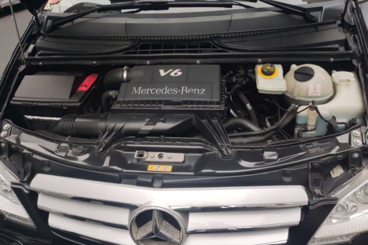 Used Mercedes-Benz Viano 2014 3.5L Premier Edition Engine Bay