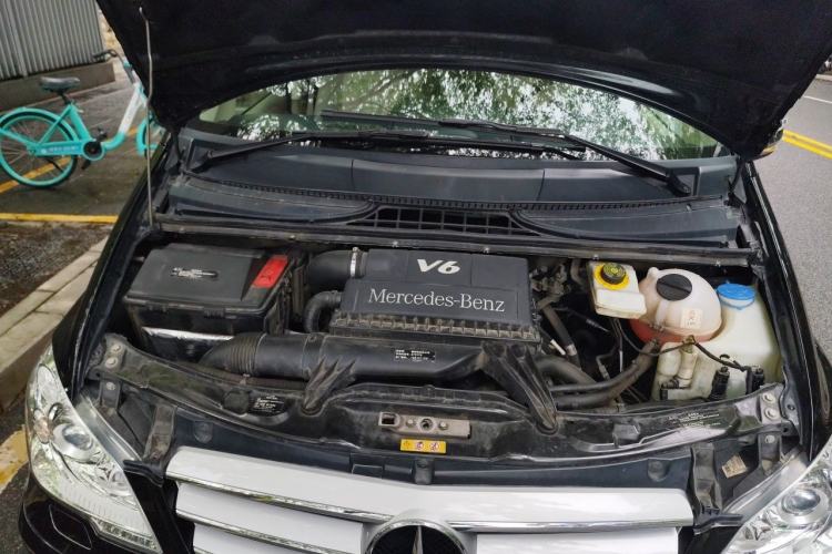Used Mercedes-Benz Viano 2014 3.5L Premier Edition Engine Bay