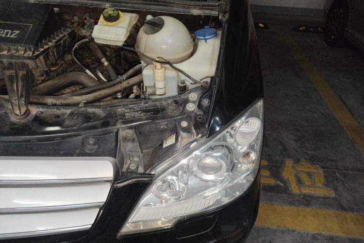 Used Mercedes-Benz Viano 2014 3.5L Premier Edition Engine Bay Left