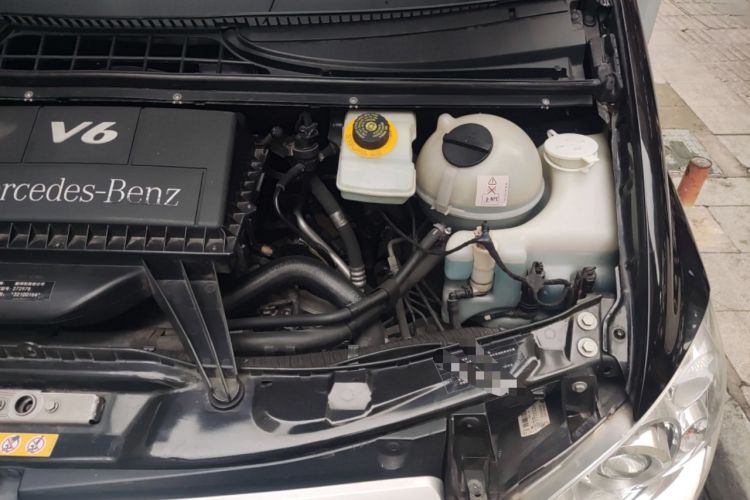 Used Mercedes-Benz Viano 2014 3.5L Premier Edition Engine Bay Left