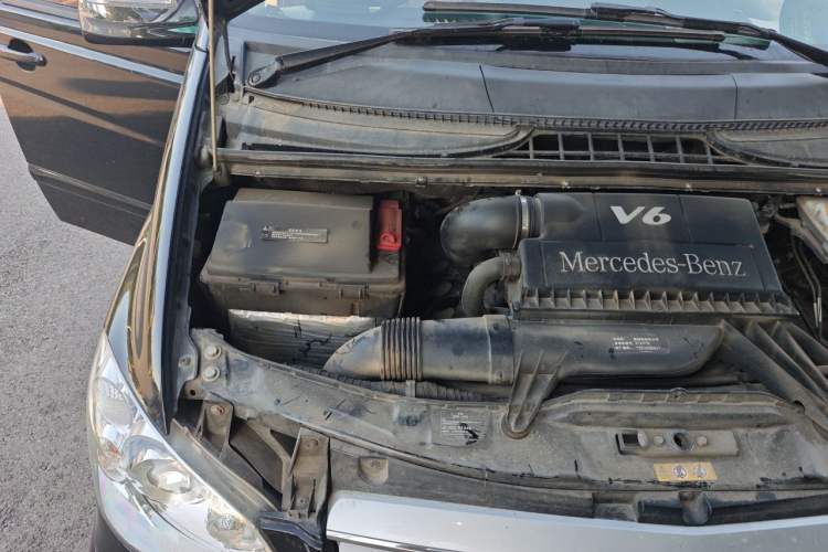 Used Mercedes-Benz Viano 2014 3.5L Premier Edition Engine Bay Right