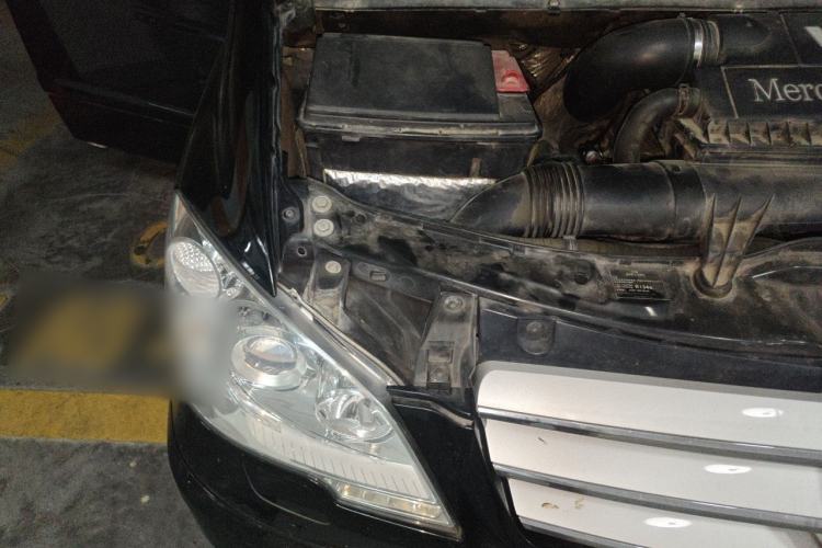 Used Mercedes-Benz Viano 2014 3.5L Premier Edition Engine Bay Right