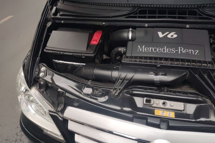 Used Mercedes-Benz Viano 2014 3.5L Premier Edition Engine Bay Right