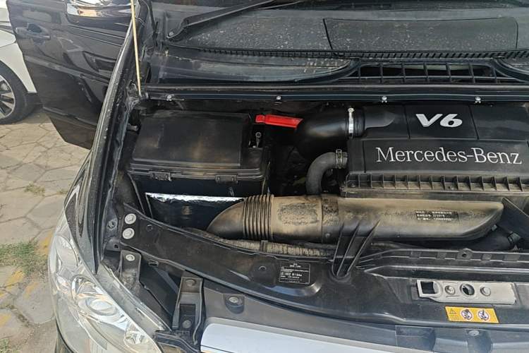Used Mercedes-Benz Viano 2014 3.5L Premier Edition Engine Bay Right