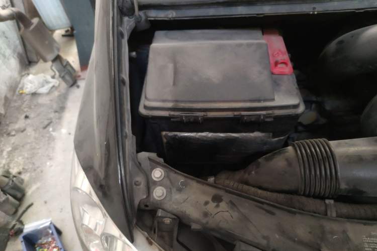 Used Mercedes-Benz Viano 2014 3.5L Premier Edition Engine Bay Right