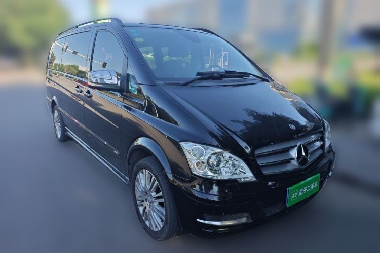 Used Mercedes-Benz Viano 2014 3.5L Premier Edition Front Right 45 Deg