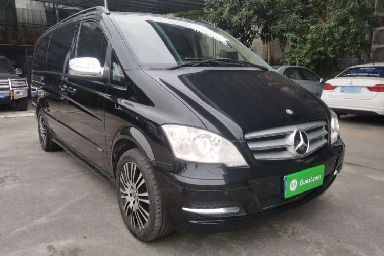 Used Mercedes-Benz Viano 2014 3.5L Premier Edition Front Right 45 Deg