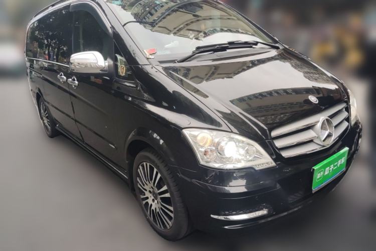 Used Mercedes-Benz Viano 2014 3.5L Premier Edition Front Right 45 Deg