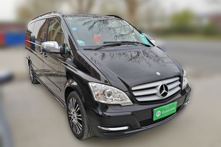 Used Mercedes-Benz Viano 2014 3.5L Premier Edition Front Right 45 Deg