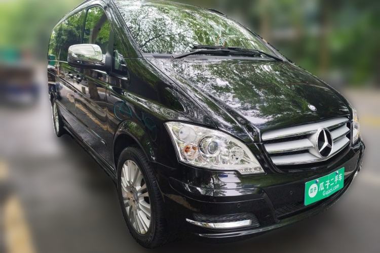 Used Mercedes-Benz Viano 2014 3.5L Premier Edition Front Right 45 Deg