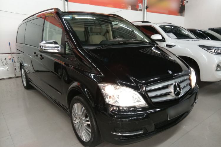 Used Mercedes-Benz Viano 2014 3.5L Premier Edition Front Right 45 Deg