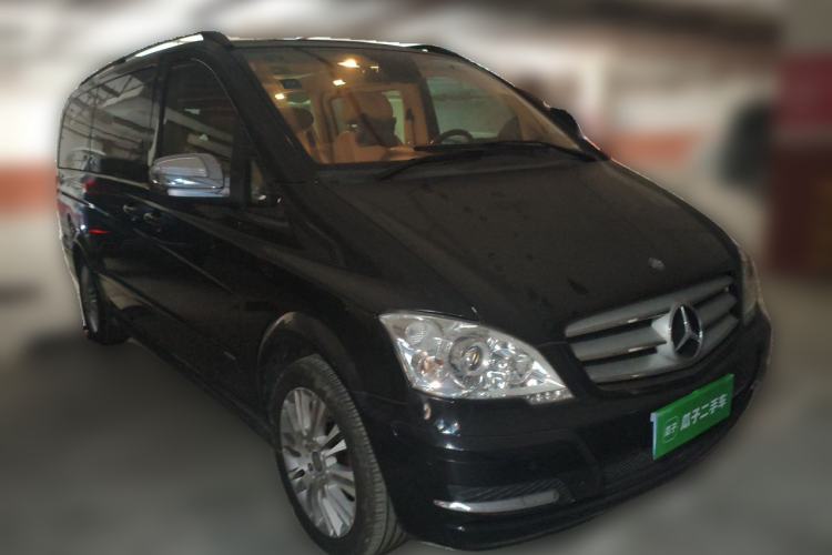 Used Mercedes-Benz Viano 2014 3.5L Premier Edition Front Right 45 Deg