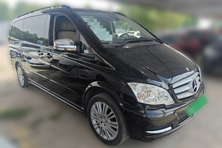 Used Mercedes-Benz Viano 2014 3.5L Premier Edition Front Right 45 Deg